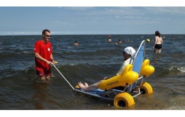 Wózek inwalidzki plażowy do kąpieli morskich