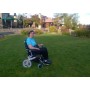 Lekki i składany wózek inwalidzki z napędem elektrycznym