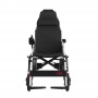 Elektryczny wózek inwalidzki z regulowanym oparciem i podnóżkami AT52304